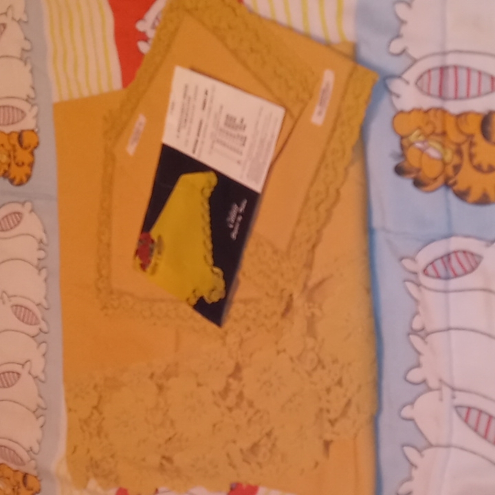NEW,Vintage70s,Butterscotch Tablecloth with Lacey Floral Trim/4 Matching Napkins